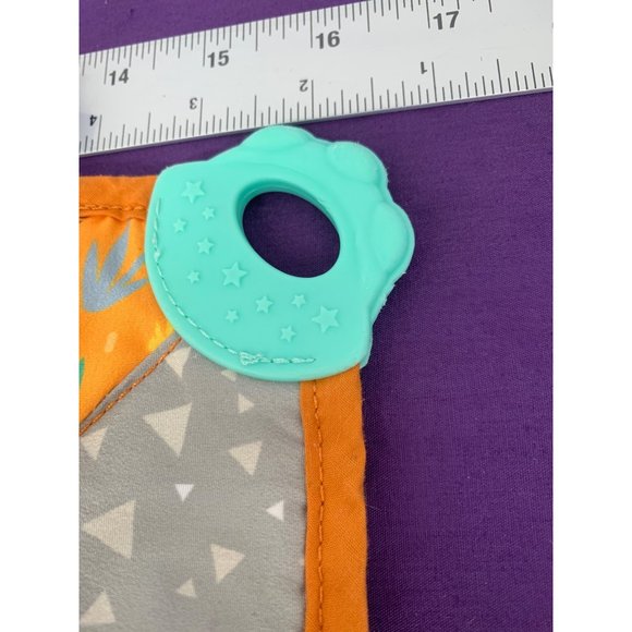 Nuby Lion Teether Crinkle Baby Toy Infant Square 2021 love and care 8 in.² - Picture 5 of 11